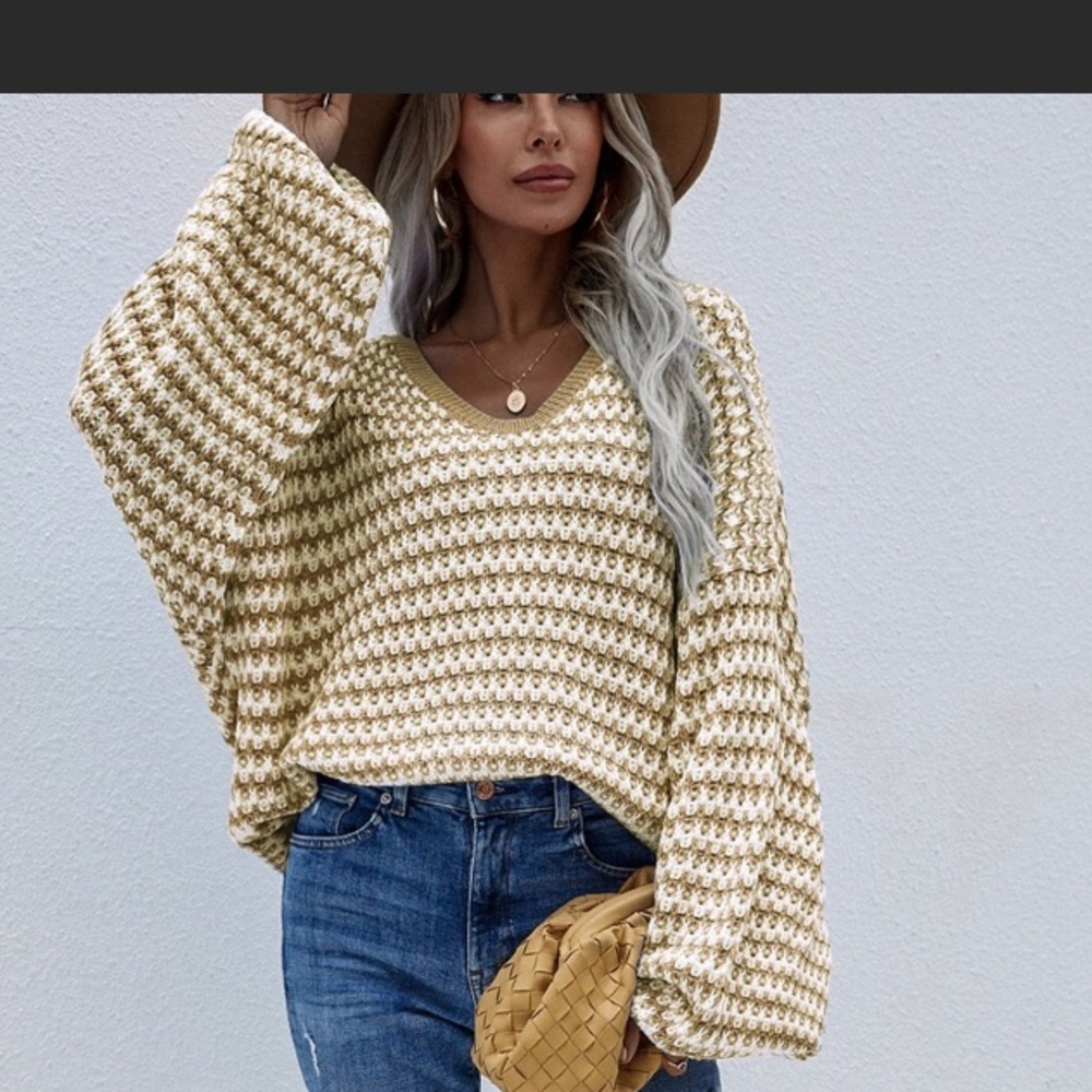 Earth toned oversized sweater. - Picture 4 of 7